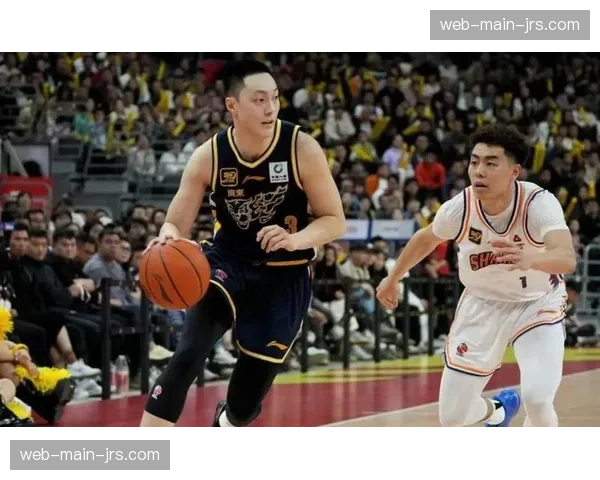 上海对广东完成赛季三杀,内线双塔统治禁区成取胜关键 上海对广东完成赛季三杀,内线双塔统治禁区成取胜关键
