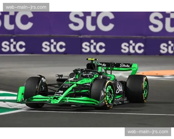 F1沙特大奖赛前瞻：吉达街道赛道的超车难题与车队策略博弈